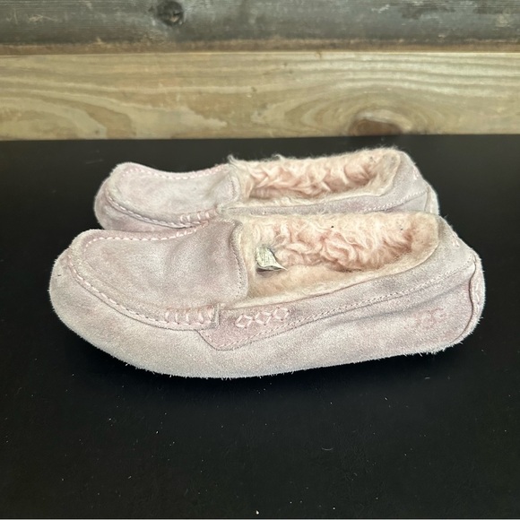 UGG Ansley Women’s Light Pink Suede Sherpa Lined Slipper Pink 7 Mocassins - Picture 2 of 10
